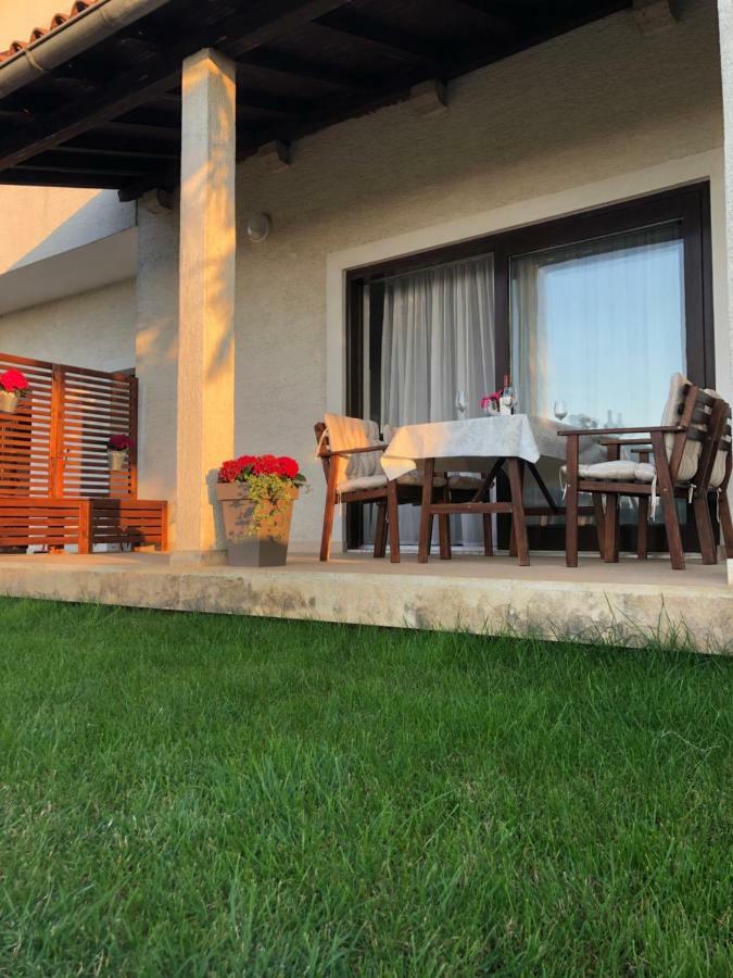 Apartment Vita Funtana Exterior photo